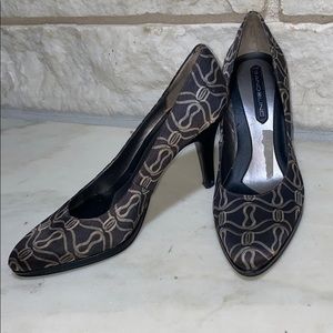 BANDOLINO Pattered Silk Heels